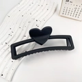 Matte schwarze rechteckige Haarklammer mit Herzdetail für koreanisches Haarstyling - Quadrat Herz Schwarz 13cm
