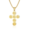 Pendente croce di San Benedetto dorata con catena veneziana su sfondo bianco - Set Collana Oro