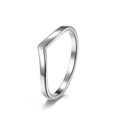 Minimalist V-shaped stackable ring in polished silver finish made of titanium steel - US 7 / Silver