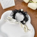 Chouchou élégant en tulle noir avec perles blanches et nœud en soie crème imprimé - Ruban Noir