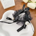 Chouchou élégant en dentelle noire avec perles blanches et ruban imprimé - Perle Noire