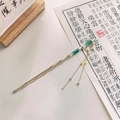Elegante fermaglio per capelli in bambù dorato con finta giada verde e nappa dorata - Bastoncino al Bambù Oro con Nappina 17.5CM