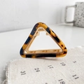 Pince à cheveux triangle en écaille de tortue avec ressort en métal doré chic - Écaille Café 5.2CM