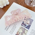 Pince à cheveux géante en acétate avec texture marbrée rose et crème pour cheveux épais - Grand (13CM) / Rose fantôme