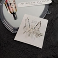 Elegante pinza para el pelo de mariposa de metal plateado hueco para niñas con acabado pulido - 4cm / Plateado