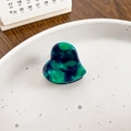 Pinza de pelo corazón en acetato jaspeado azul y verde sobre un plato blanco - Verde Oscuro