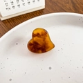 Elegant heart-shaped acetate hair claw clip with amber tortoiseshell pattern for women - Caramel