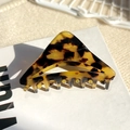 Triangle acetate hair claw clip with classic tortoiseshell pattern for women - 7cm / Coffee Tortoise Shell