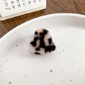 Mini heart-shaped acetate hair claw with elegant black and white marble texture - Gray Tortoise