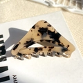 Minimalist beige tortoiseshell acetate triangle hair claw clip with cutout design - 7cm / Beige Tortoise Shell
