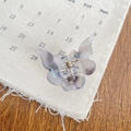 Pince à cheveux papillon en acétate à motif marbre gris avec ressort en métal doré - 3.2cm / Gris Fantôme