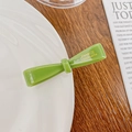 Handgefertigte grasgrüne Acetat-Schleifen-Haarspange mit goldener Aufschrift auf Teller - Schleife / 6.5cm / Grün