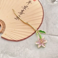 Spilla per capelli loto dorato con fiori sfumati viola e foglie verdi su ventaglio decor - Giglio Viola Chiaro