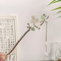 Épingle à cheveux chinoise muguet avec pétales de jade et longs glands dorés élégants - Style Chimonanthe Blanc à Gland (17CM)