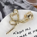 Golden liquid metal hair claw clip with realistic rose and heart frame design - Gold Rose