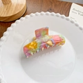 Colorful acetate claw clip with pastel marble pattern on a decorative white ceramic plate - Rectangle Dark 8CM