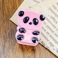 Rosafarbene Panda-Haarspange aus Acetat mit glänzender Oberfläche auf Vintage-Grund - Rosa