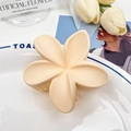 Pinza per capelli a fiore crema opaco con design coreano minimalista a cinque petali - crema
