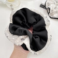 Coletero elegante con estampado de rosas en blanco y negro y textura de satén premium - Estampado Floral Con Ribete Negro (construcción Resistente De Triple Capa) 36 G