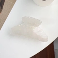 Pince à cheveux élégante en forme de coquillage ivoire avec finition nacrée chic - 8.5cm / Blanc Sirène