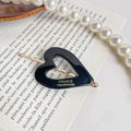 Pinza para el pelo corazón de acetato negro con detalles dorados y acabado hecho a mano - 7cm / Negro