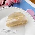 Elegant amber marble acetate hair claw clip with half-round design in a ceramic tray - 8cm / Yellow