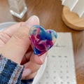 Pince à cheveux cœur en acétate avec marbrures bleu et rouge étoilé et paillettes dorées - Violet Or Éclatant