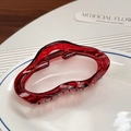 Grande pince à cheveux rouge vintage avec design élégant en résine aux ondes irrégulières - Style Nuage