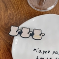 Französische Haarspange in Katzenform in Beige mit goldenem La France Schriftzug - Weiße Katze