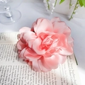 Élégante grande pince à cheveux fleur en tissu rose avec texture satinée - Grand (10cm) / rose fuchsia