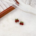 Pinces à cheveux en forme de cerise avec flocage rouge, feuilles vertes et petite perle - Cerise Perle 2cm