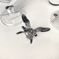 Pince à cheveux papillon évidée élégante en alliage d'argent poli au design minimaliste - Papillon Noir Fusil (Sans Frange)