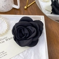 Elegante fermaglio per capelli a camelia in raso nero con petali a strati stile premium - Forma di Camelia / Nero Gotico - Fermaglio Piatto