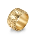 Anillo celestial vintage sol luna estrellas en acabado dorado con grabado en relieve - Talla 7 / Dorado