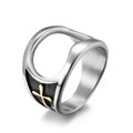 Anello apribottiglie moderno in acciaio inox con croce dorata su intarsio nero - Taglia 7 / Oro