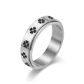 Anillo giratorio con tréboles negros sobre superficie de acero inoxidable pulido - 5# / Color acero con aceite negro