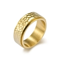 Anillo giratorio de acero inoxidable dorado con textura martillada y banda ancha única - Talla 7 / Dorado
