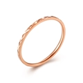 Anello impilabile minimalista in oro rosa con texture metallica geometrica sfaccettata - US 5 / Oro rosa