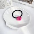 Élastique à cheveux romantique avec fleur de rose en résine rose et ruban noir solide - Rose Rouge