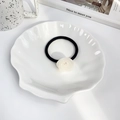 Eleganter Haargummi mit weißer Harzrose und schwarzem Elastikband für Damen und Mädchen - Meerjungfrau Weiß