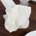 Chouchou élégant plissé crème en tissu à carreaux pour queue de cheval chic - Blanc