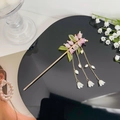 Elegante fermaglio per capelli mughetto con petali rosa e lunghe nappe dorate - Rosa