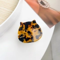 Cute tortoise shell cat hair claw clip in acetate for girls with golden facial details - Coffee Tortoise Shell