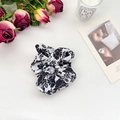 Haargummi aus Stoff mit schwarz-weißem Blumenmuster für Damen-Frisuren Styling - Blumenschwarz