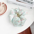 Molla per capelli in tessuto verde chiaro con rose rosa e ricami dorati fini - 11cm / Ciano