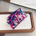 Pinza de pelo cuadrada minimalista con acabado de acetato jaspeado azul y champán - 7.5cm / Púrpura Floral