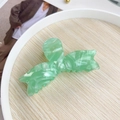 Pince à cheveux nœud vert pâle en acétate avec texture marbrée pour queue de cheval - 11cm Grande Taille / Vert