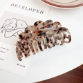 Elegant tortoiseshell acetate hair claw clip with double-row teeth for thick hair - 8.8cm / Floral Grey