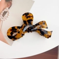 Elegant tortoiseshell pattern bow-shaped hair claw clip for women in brown finish - Large / Coffee Tortoise Shell