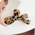 Large acetate hair claw clip featuring classic tortoiseshell bow design and polished finish - Large / Beige Tortoise Shell